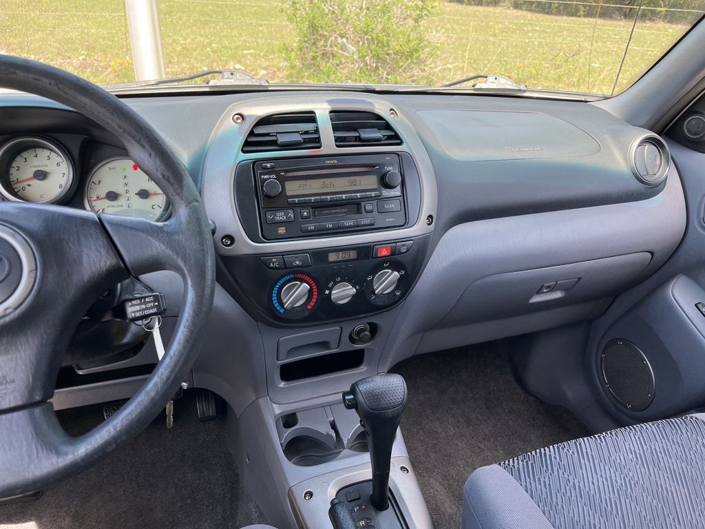 2003 Toyota RAV4 Base 13