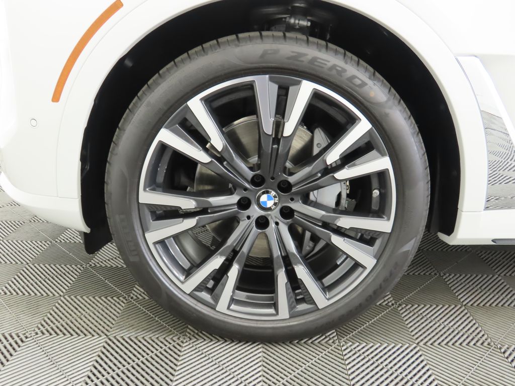 Thumbnail: 2026 BMW X7 - 32