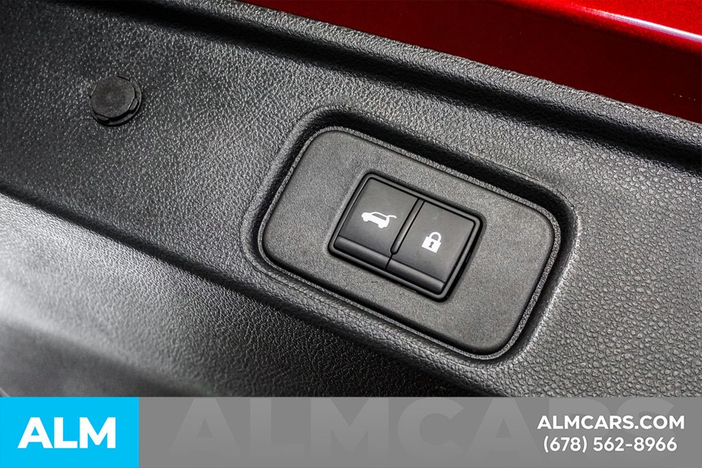 Used 2025 Red Nissan Platinum image 22