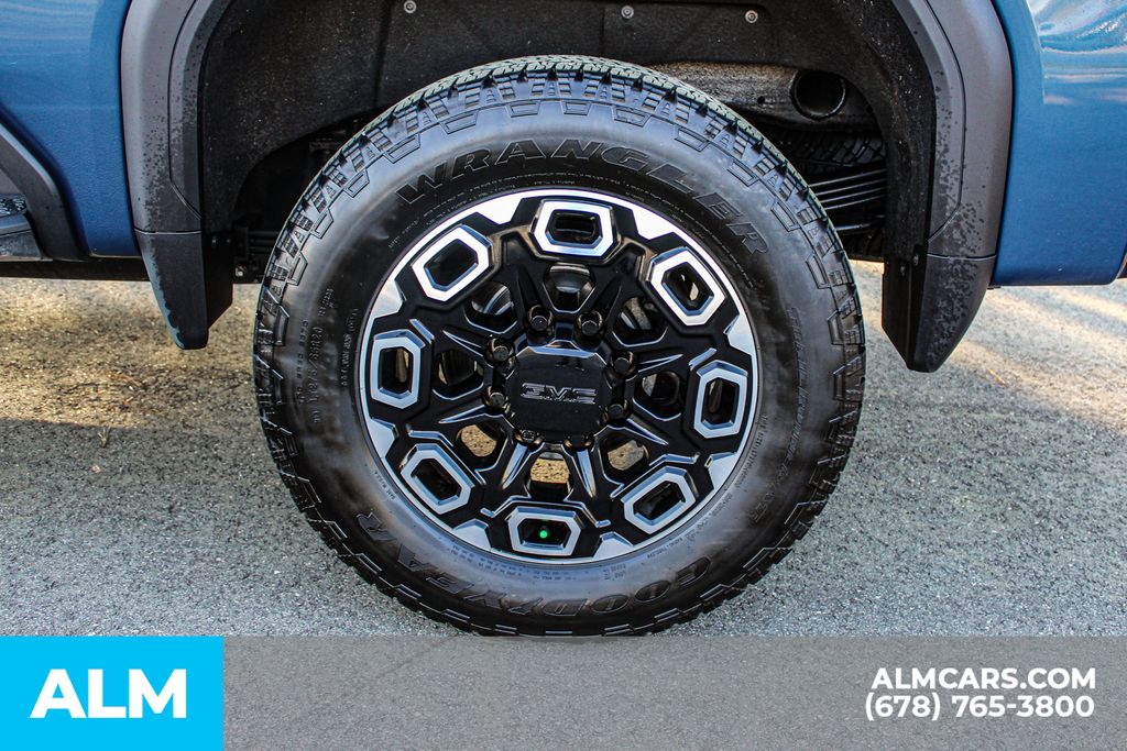 Used 2025 Blue GMC Denali Ultimate image 17