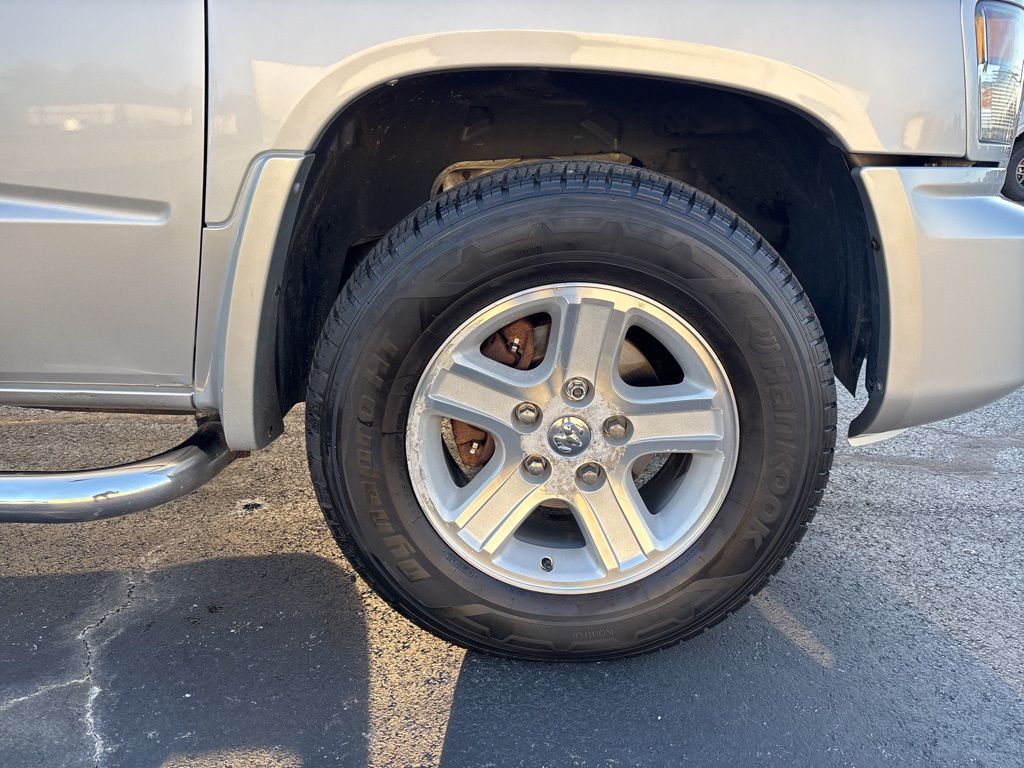 2011 Dodge Dakota SXT SLT photo 12