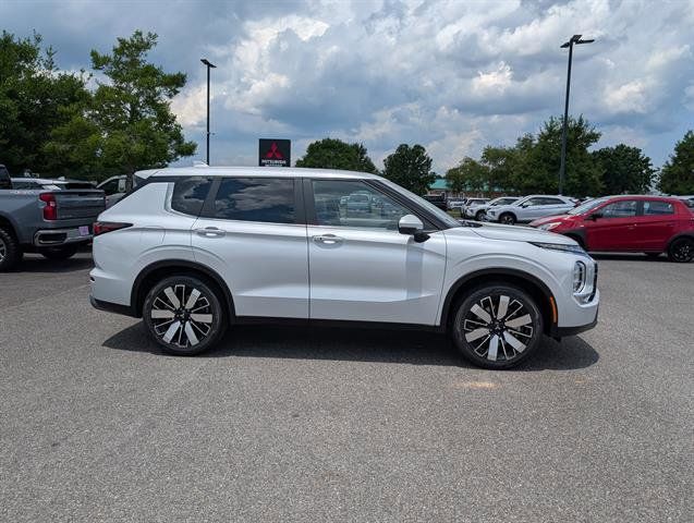 Used 2025 Mitsubishi Outlander SUV