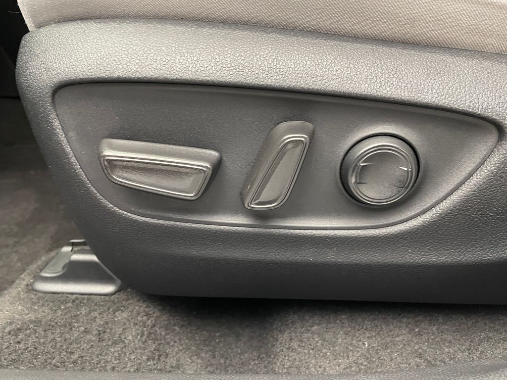 2023 Toyota RAV4 XLE 14