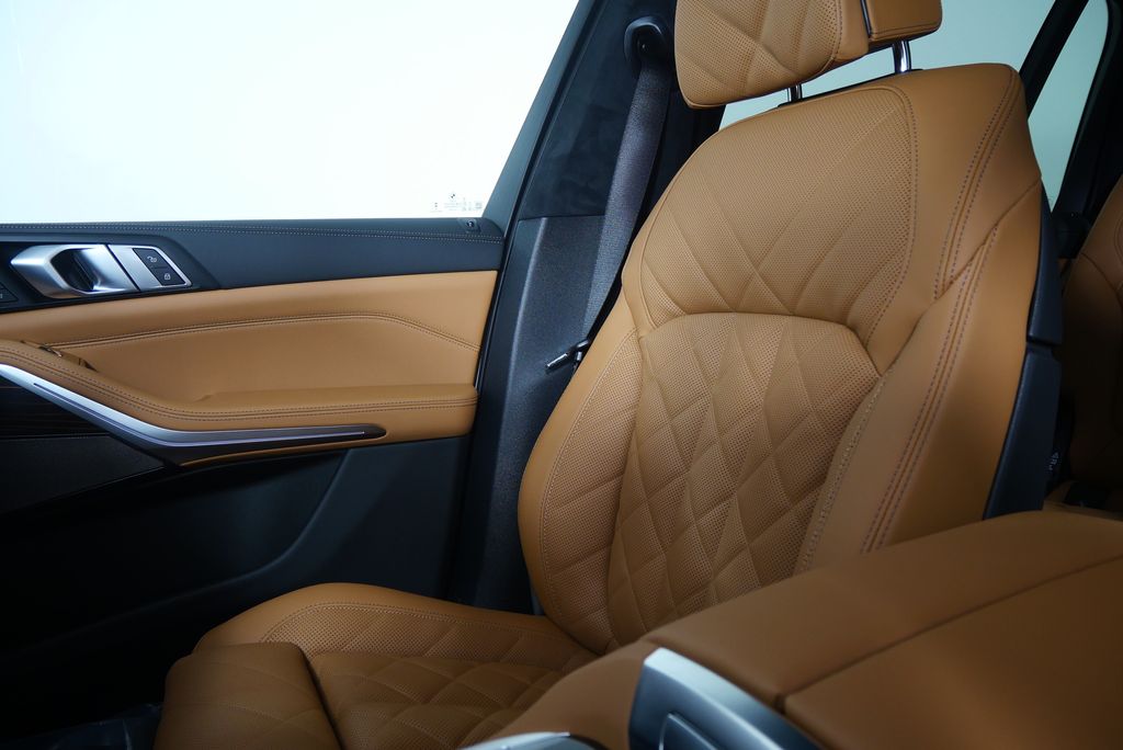 Thumbnail: 2026 BMW X7 - 25