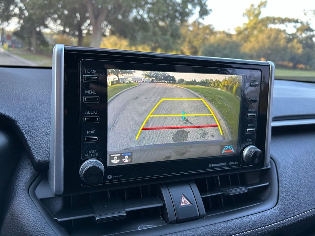 Thumbnail: 2021 Toyota RAV4 - 25