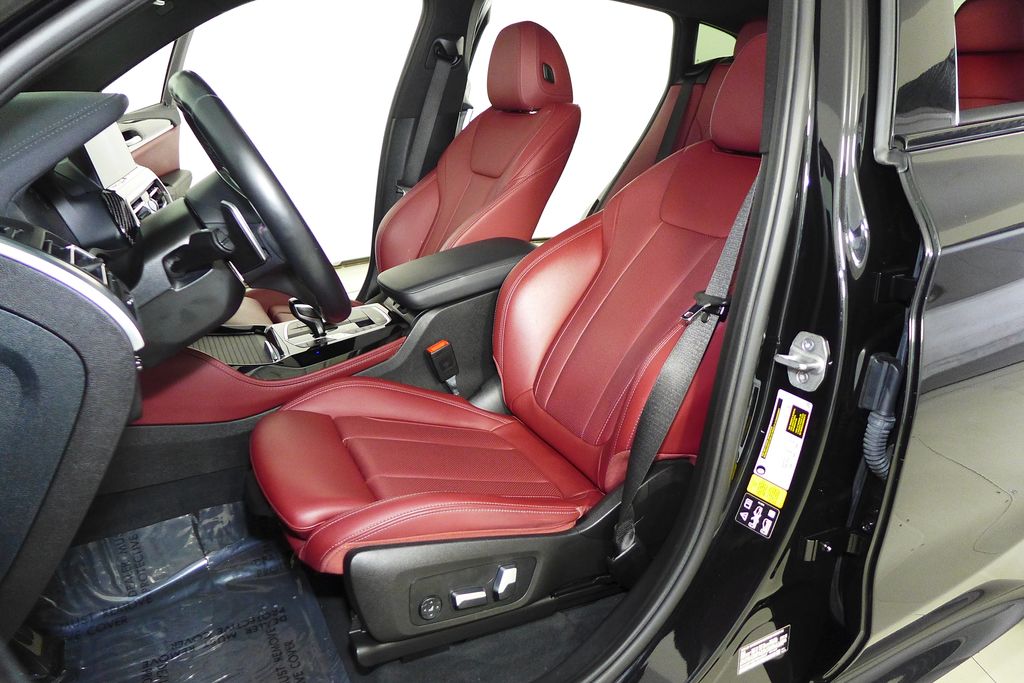 Thumbnail: 2023 BMW X4 - 22