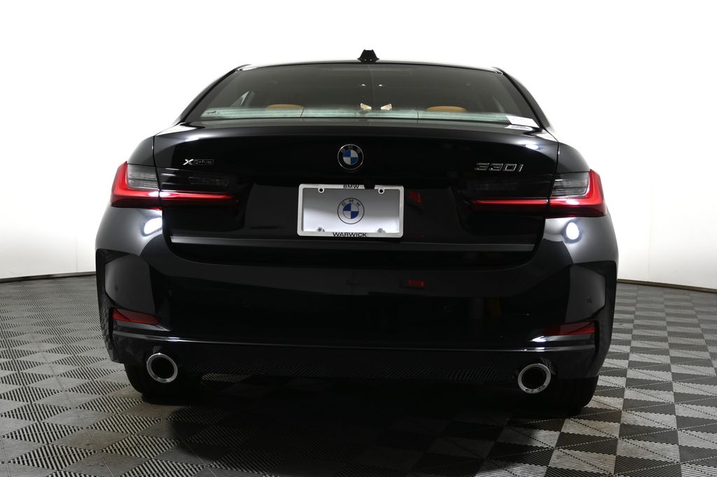 Thumbnail: 2026 BMW 3 Series - 6