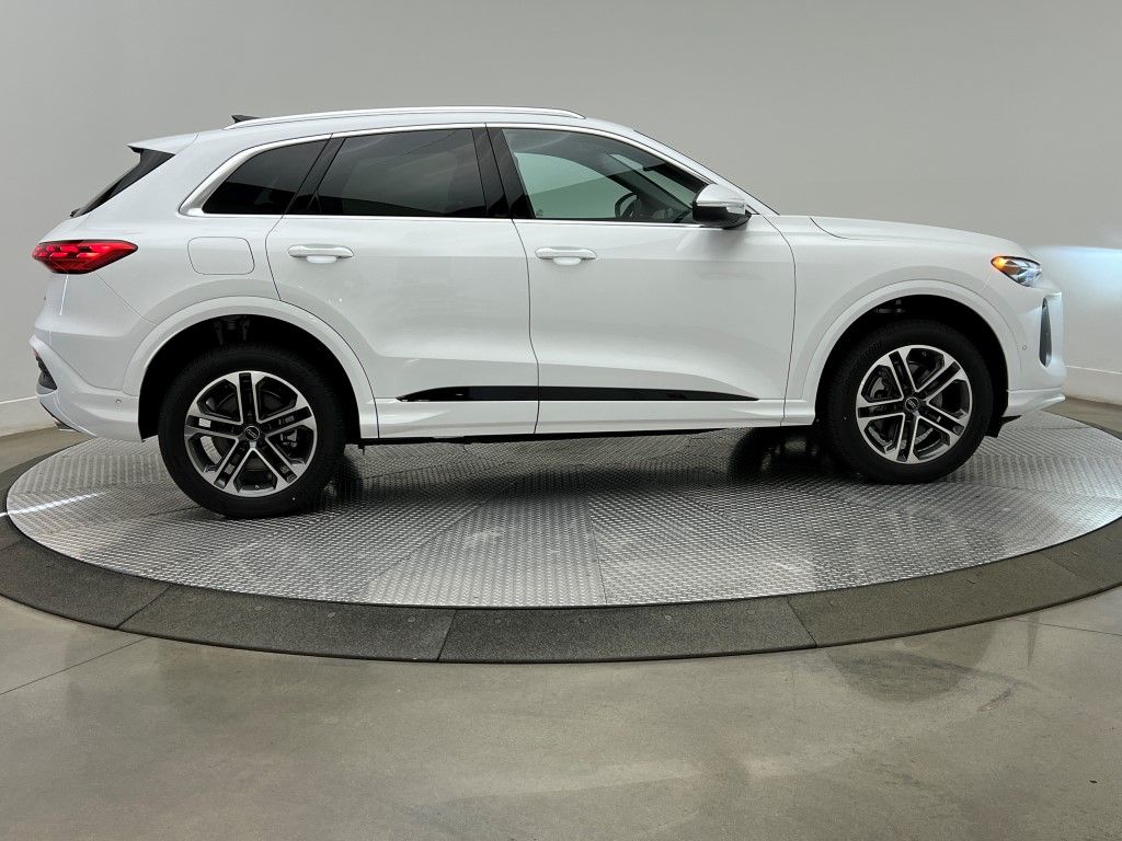 Thumbnail: 2025 Audi Q5 - 6