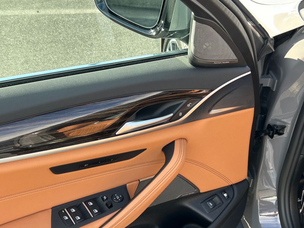 Thumbnail: 2022 BMW 5 Series - 12