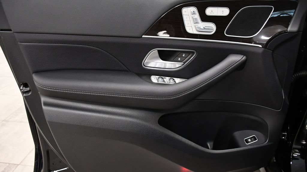 Thumbnail: 2025 Mercedes-Benz GLE - 15