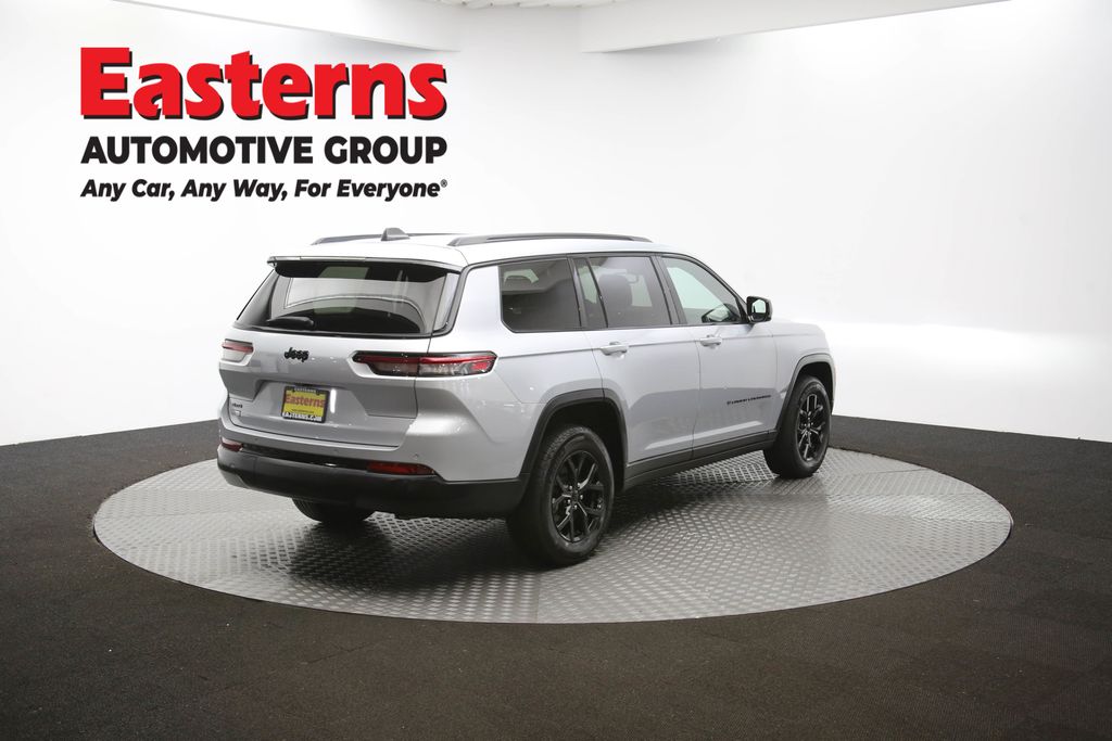 Used 2024 Silver Jeep Altitude image 40