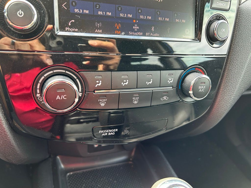 Thumbnail: 2020 Nissan Rogue Sport - 25