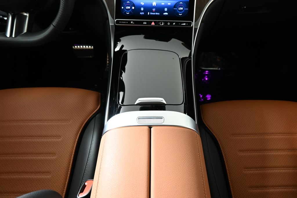 Thumbnail: 2025 Mercedes-Benz GLC - 23