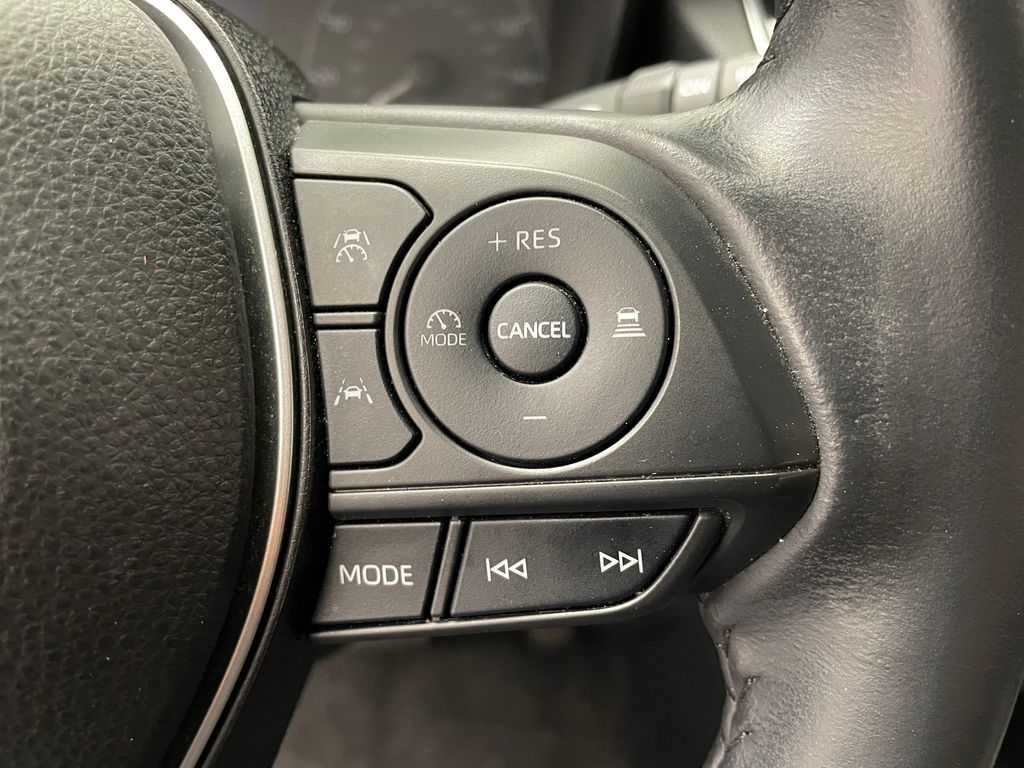 2023 Toyota Corolla Cross LE 22