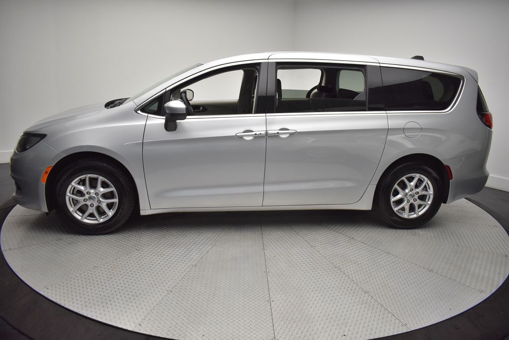 Thumbnail: 2023 Chrysler Voyager - 8