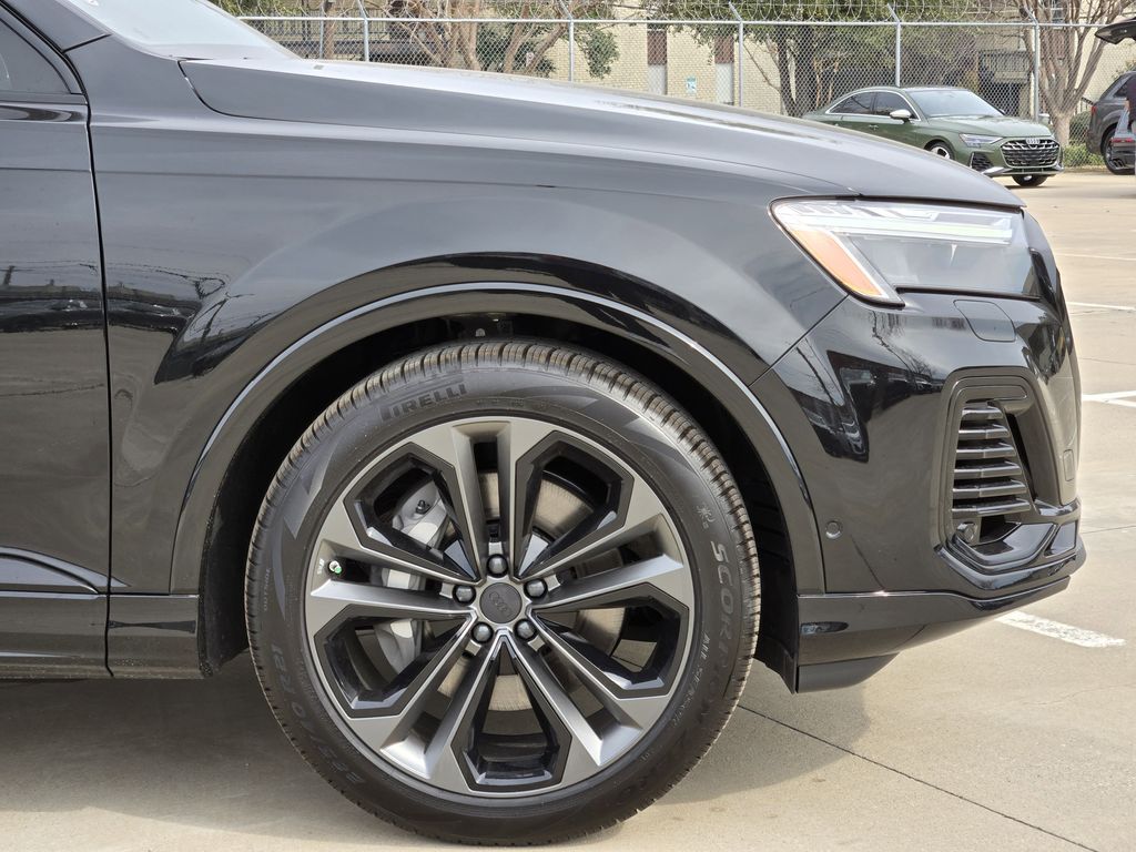 new 2026 Audi Q7 car, priced at $78,295