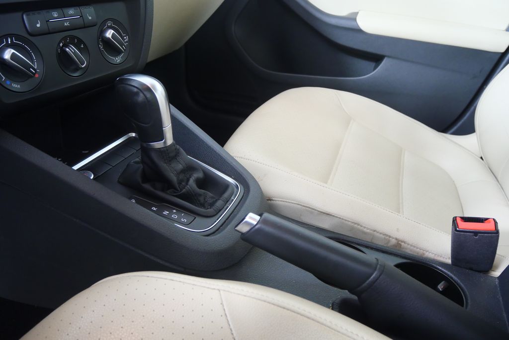 Thumbnail: 2017 Volkswagen Jetta - 24