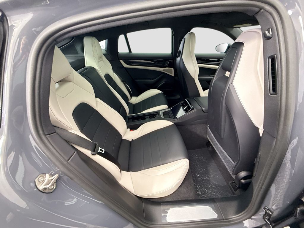 Thumbnail: 2026 Porsche Panamera - 23