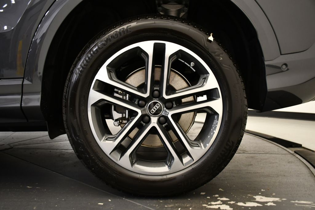 Thumbnail: 2025 Audi Q5 - 14