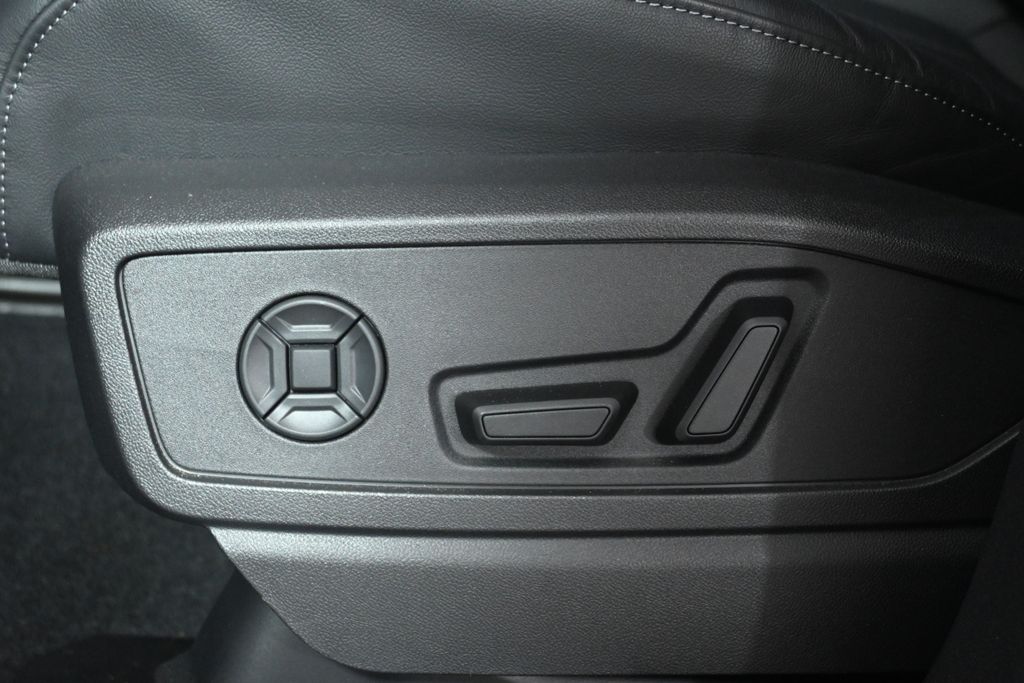 Thumbnail: 2025 Audi Q5 - 19