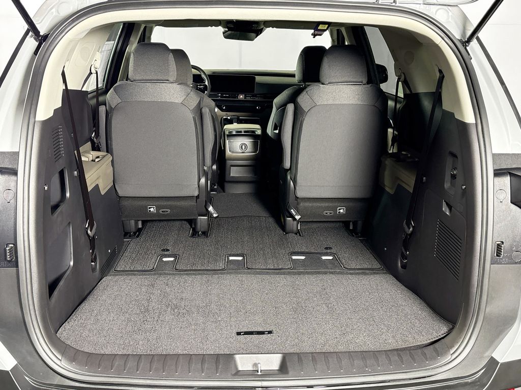 2027 Kia Carnival LX