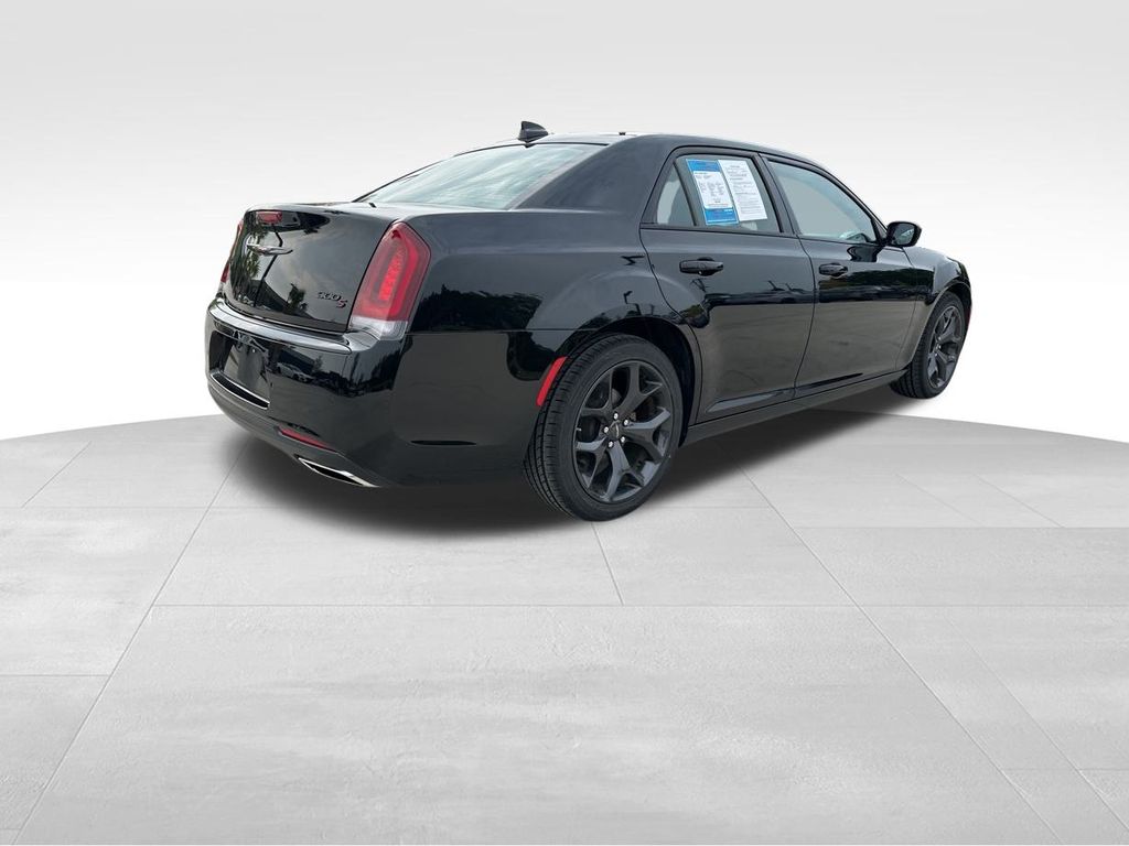 2023 Chrysler 300 S 8