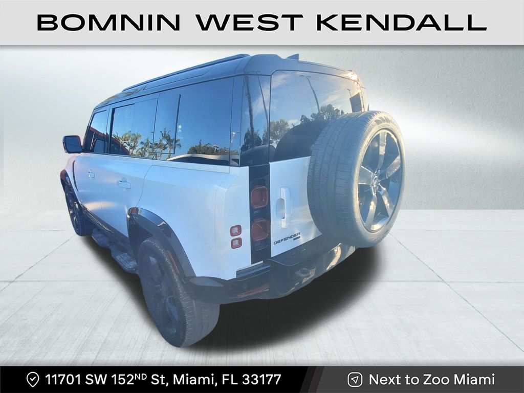 2022 Land Rover Defender 110 X-Dynamic HSE photo