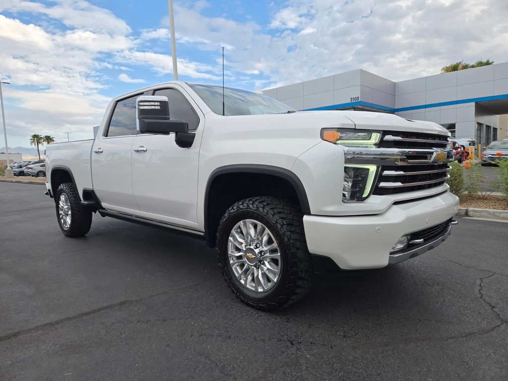 Pearl 2022 Chevrolet Silverado 2500HD Pickup Truck Four-Wheel Drive Automatic