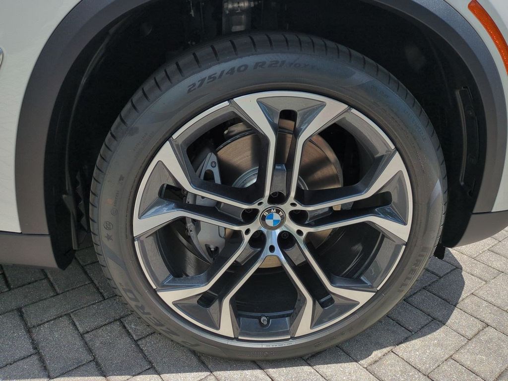 New 2026 White BMW xDrive40i image 11