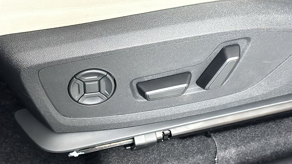 2025 Audi Q6 e-tron Premium 30