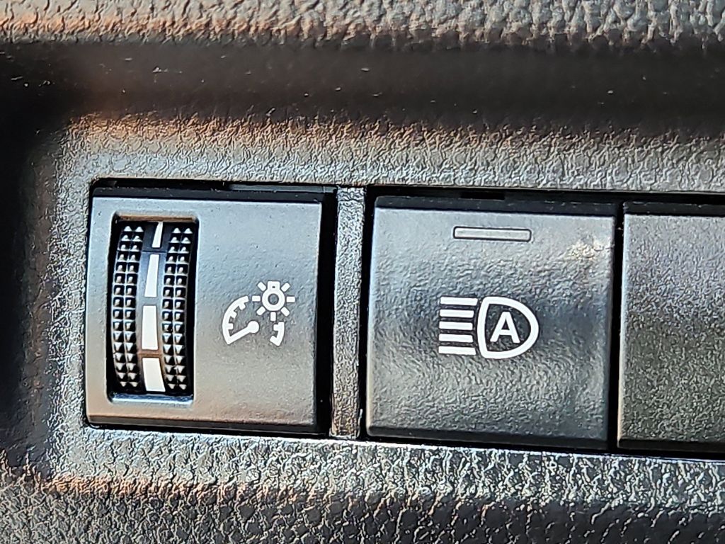 Thumbnail: 2021 Toyota RAV4 - 25