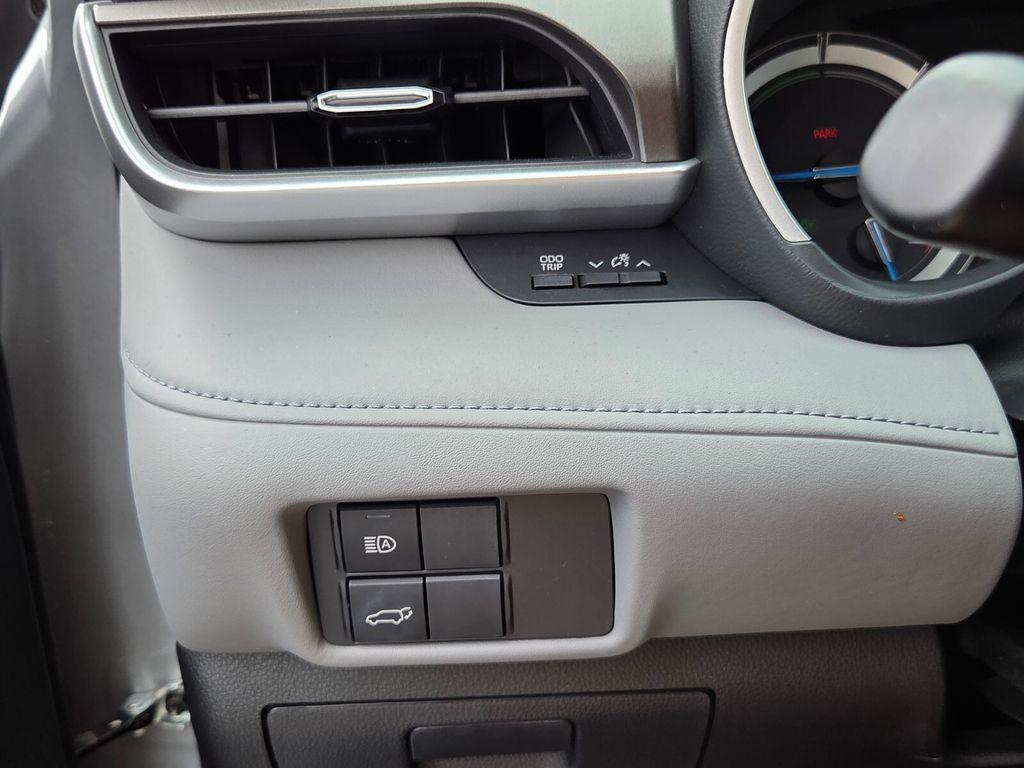 Used 2022 Toyota Highlander Hybrid SUV