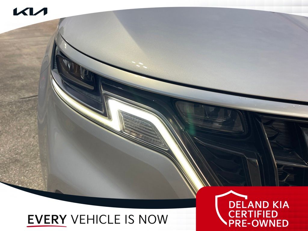 Used 2023 Kia Carnival Van