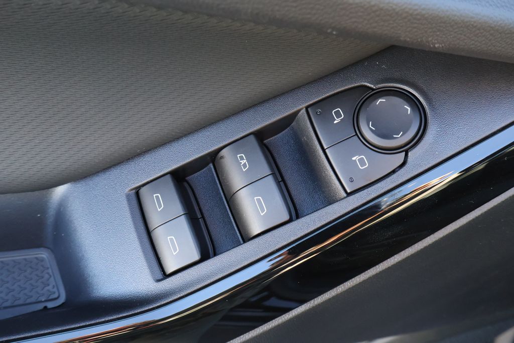 Thumbnail: 2026 Chevrolet Equinox - 17