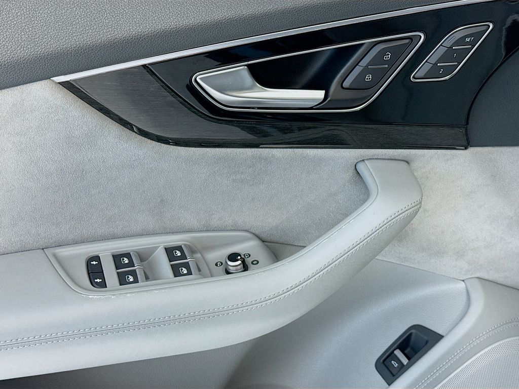 Thumbnail: 2018 Audi Q7 - 25