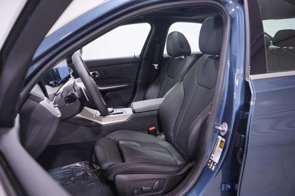 Thumbnail: 2025 BMW 3 Series - 7