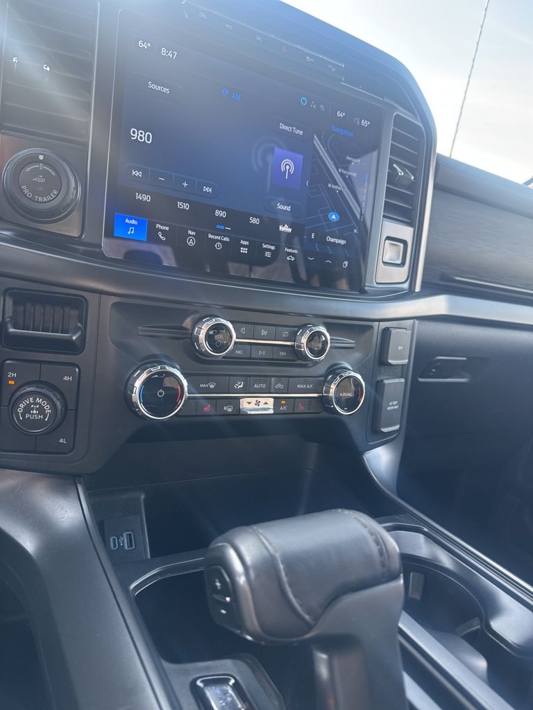 View vehicle photo 6