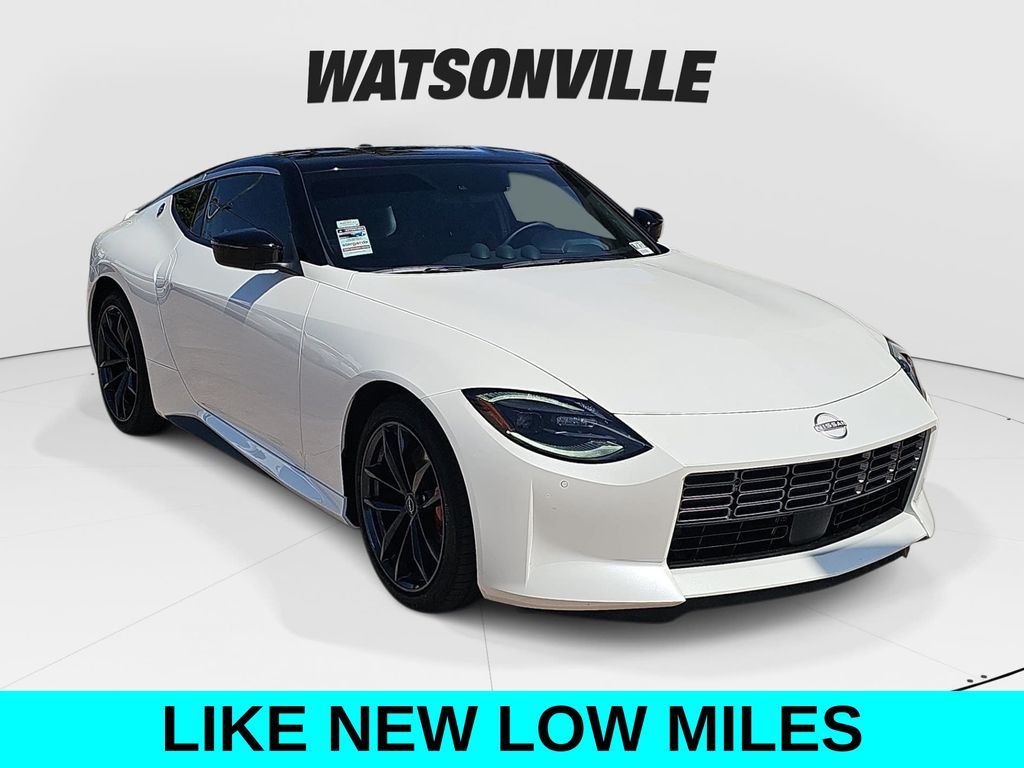Pearl White/Super Black 2025 Nissan Z Coupe Rear-Wheel Drive 6-Speed Manual