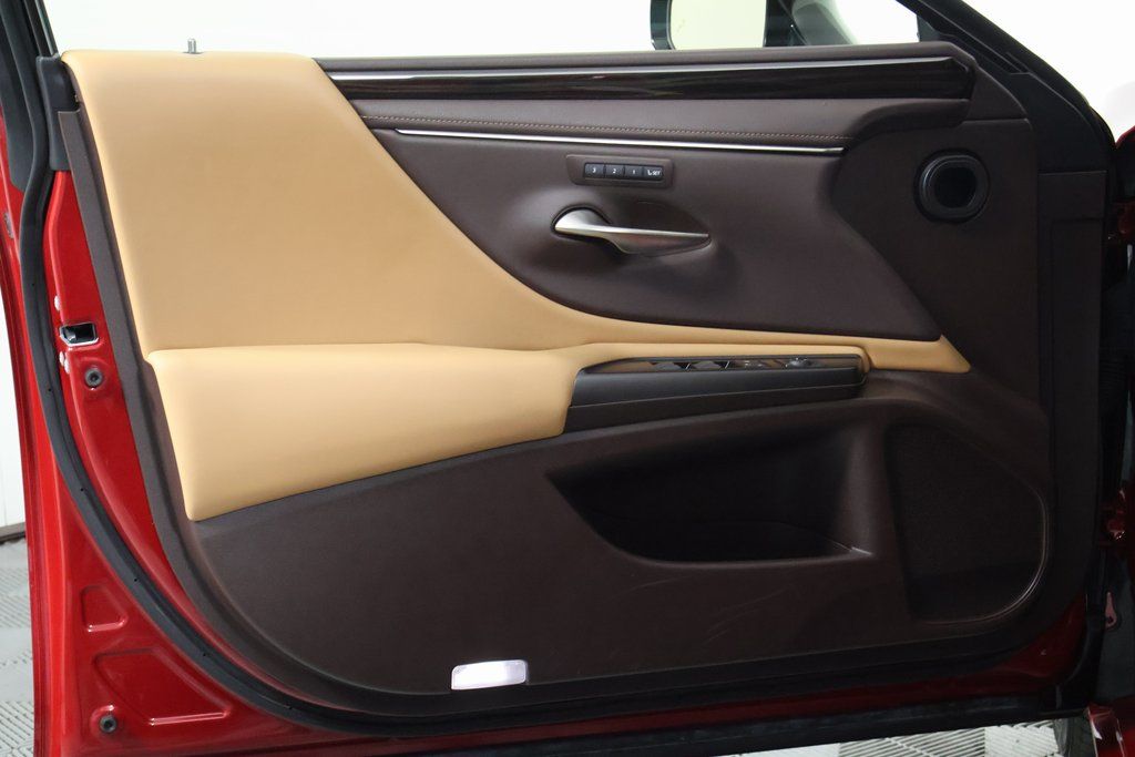 Thumbnail: 2019 Lexus ES - 12