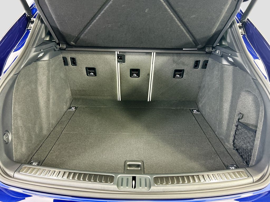 Thumbnail: 2026 Porsche Macan - 29