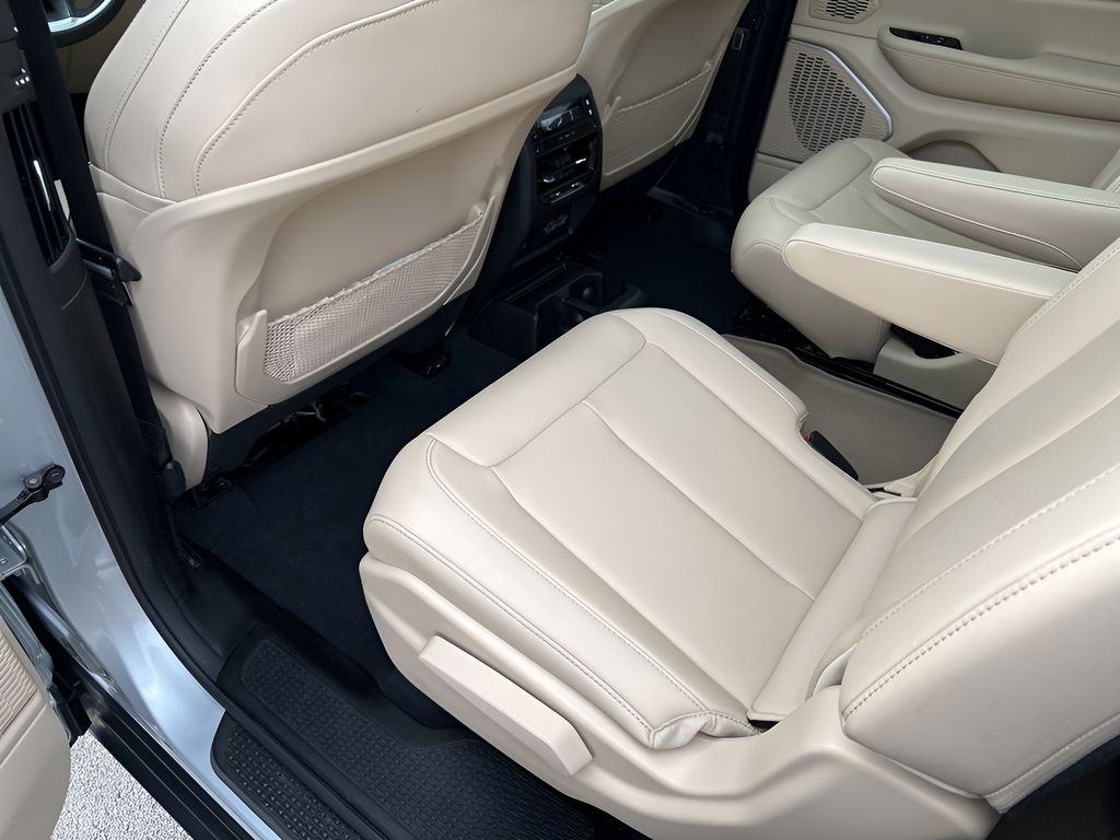 Used Car 2024 Jeep Grand Cherokee L  Limited For Sale Under $35,000 In Austin, Texas