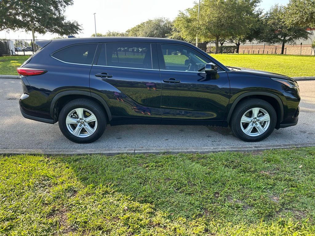2021 Toyota Highlander LE 6