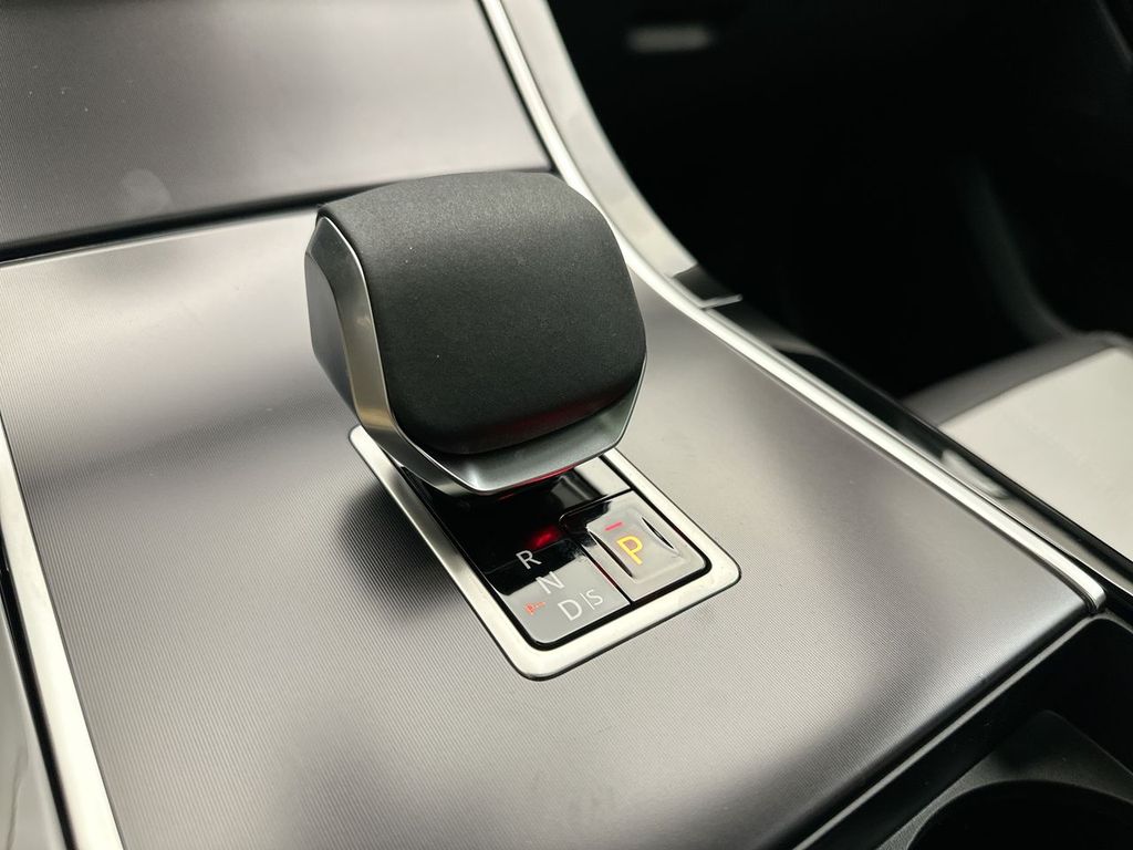 Thumbnail: 2026 Land Rover Range Rover Velar - 11