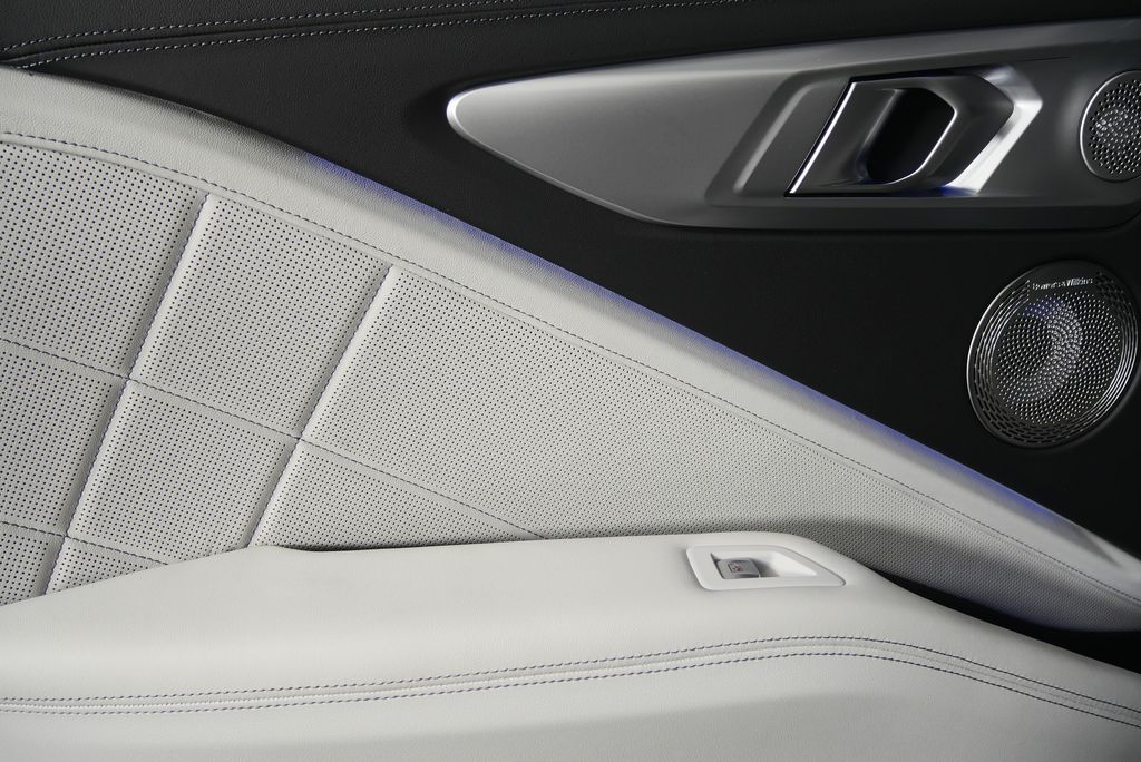 Thumbnail: 2026 BMW XM - 16