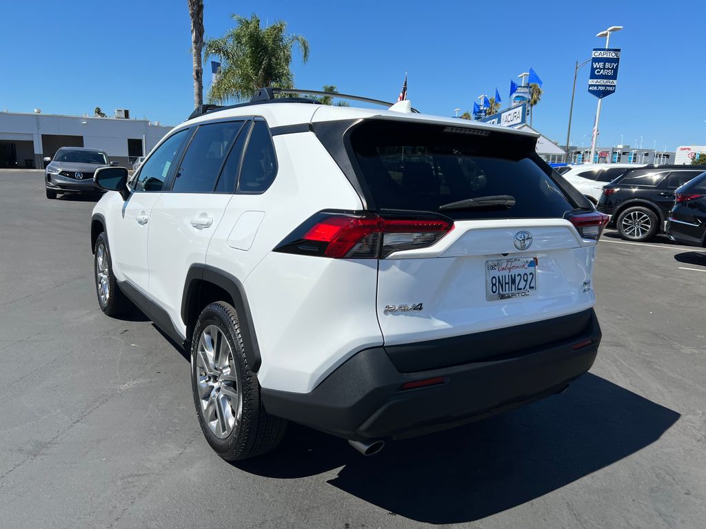 2019 Toyota RAV4 XLE Premium 8