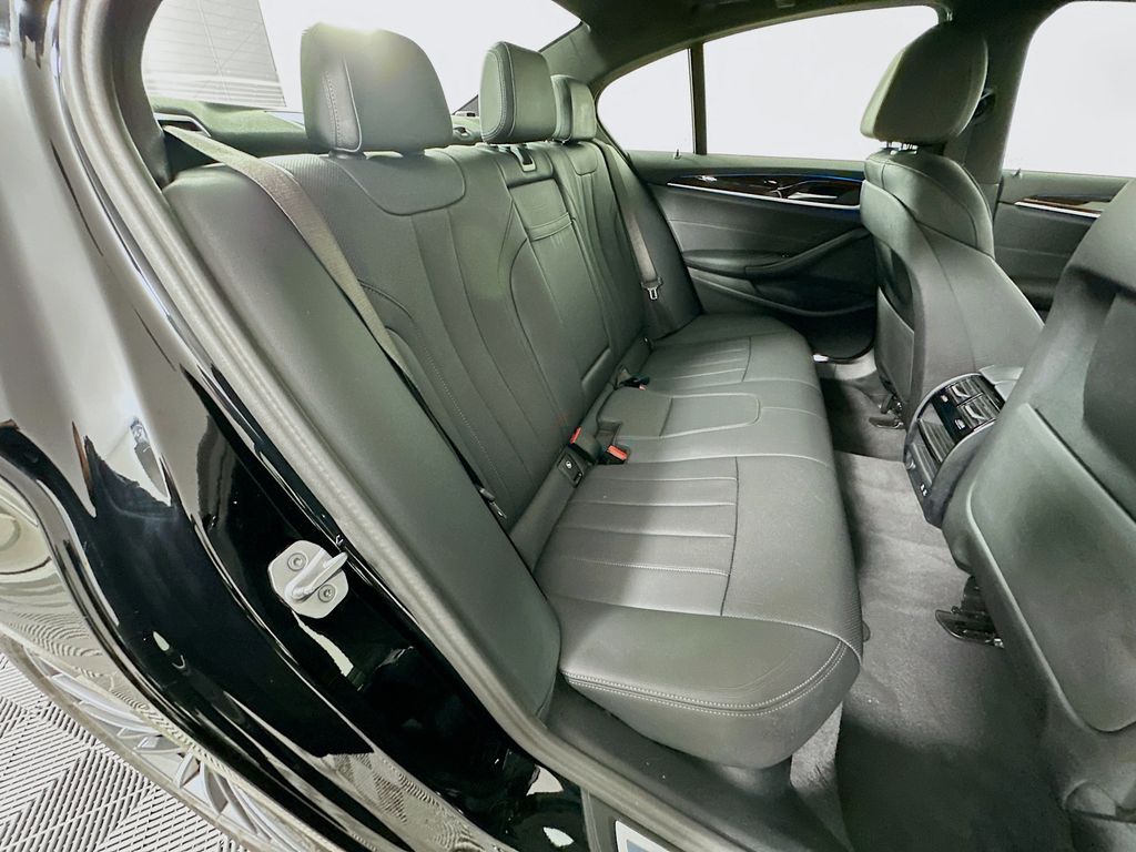 Thumbnail: 2023 BMW 5 Series - 28