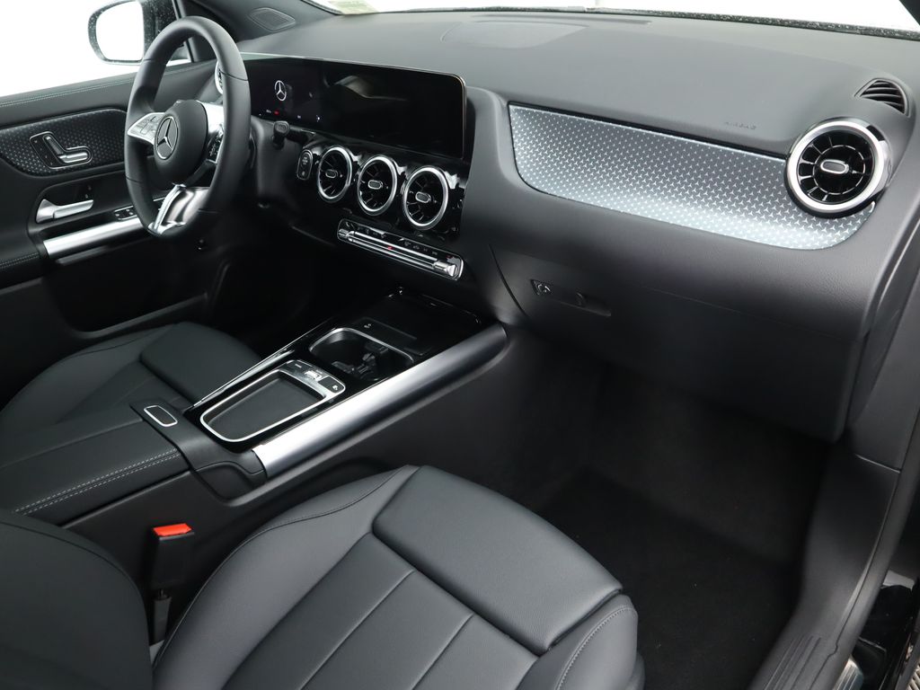 Thumbnail: 2025 Mercedes-Benz GLA - 17