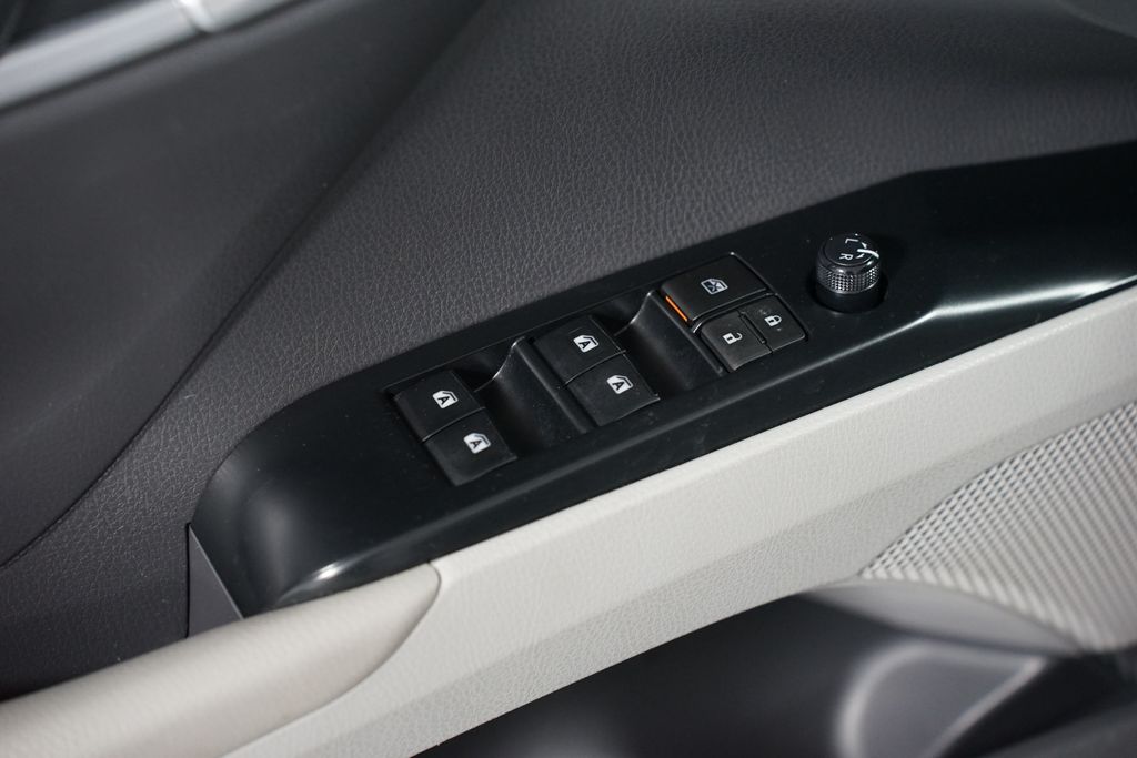 Thumbnail: 2020 Toyota Camry - 27