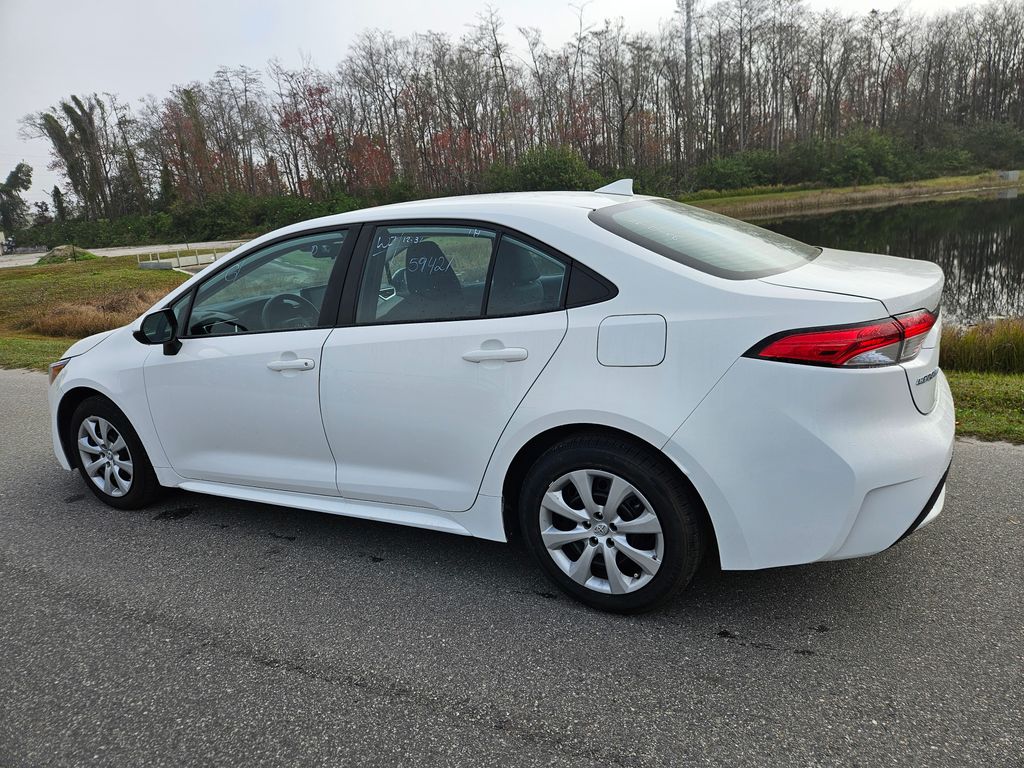 2022 Toyota Corolla LE 3