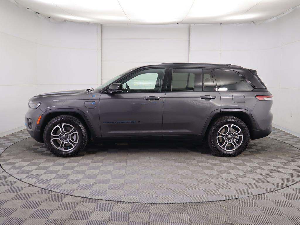 Thumbnail: 2022 Jeep Grand Cherokee - 8